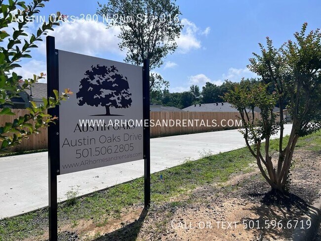 Building Photo - 300 N 2nd St - 316 | $795 | 2 beds, 1 full...