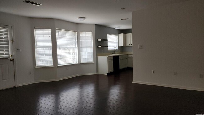 Building Photo - 4 Summer Ridge Ct