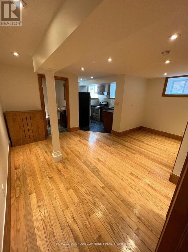 Building Photo - 179 St Clair Ave E