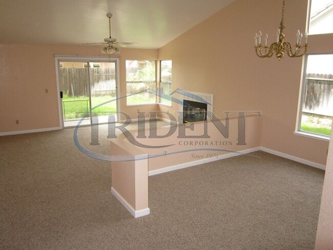 Foto del edificio - Yuba City home near Happy Park