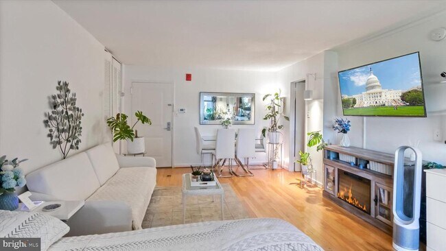 Foto del edificio - 7333 New Hampshire Ave