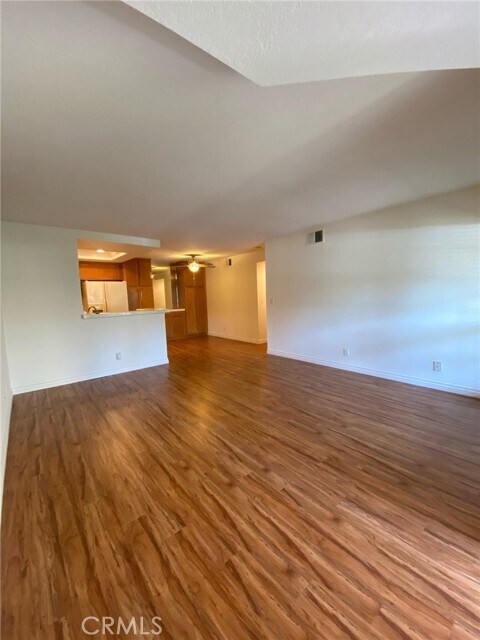 Foto del edificio - 24478 Howes Dr