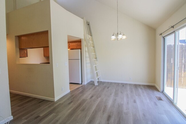 Foto del edificio - 2 Bedroom, 2 Bathroom + Loft - Top Floor Condo in Parkwood Village