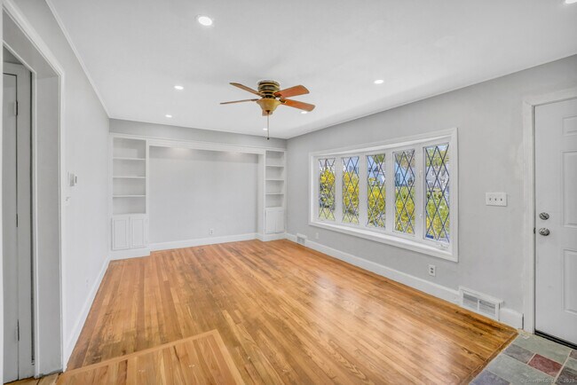 Building Photo - 43 Moorland Ave