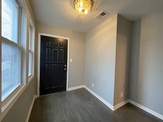 Building Photo - 1446 N Artesian Ave