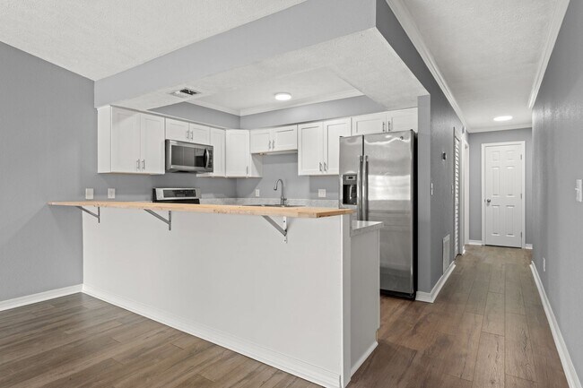 Foto del edificio - Charming 3Bed/2Ba Duplex Unit Convenient t...