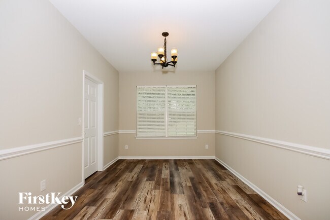 Foto del edificio - 105 Meandering Way Ln