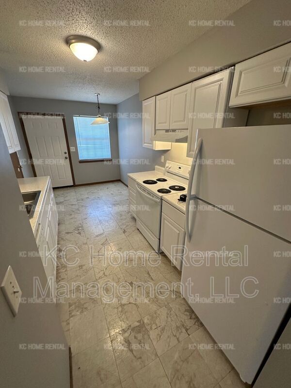 Building Photo - 502 Sky Vue Dr
