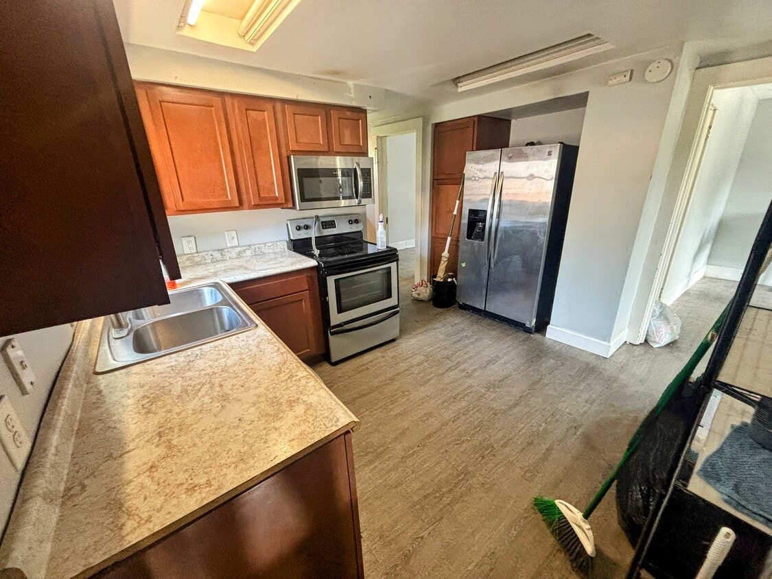 Primary Photo - Upper 2 Bedroom Unit of Duplex