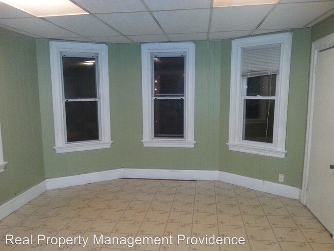 Building Photo - 58 Vineyard St