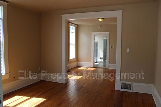 Building Photo - 324 W Routt Ave