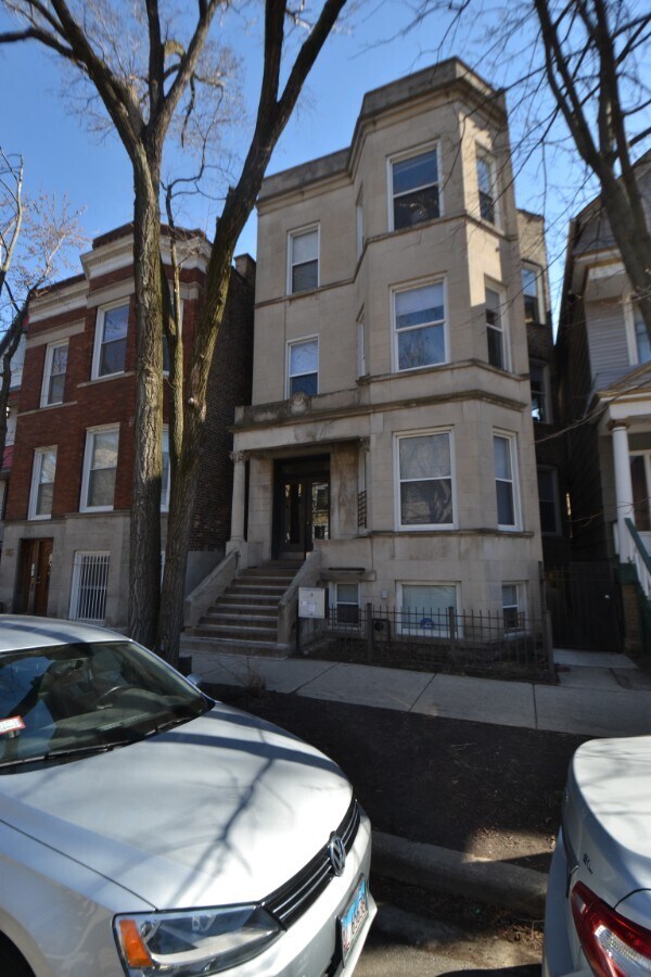 Foto del edificio - 3019 N Kenmore Ave