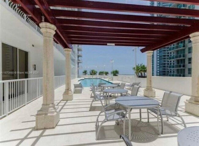 Foto del edificio - 1200 Brickell Bay Dr
