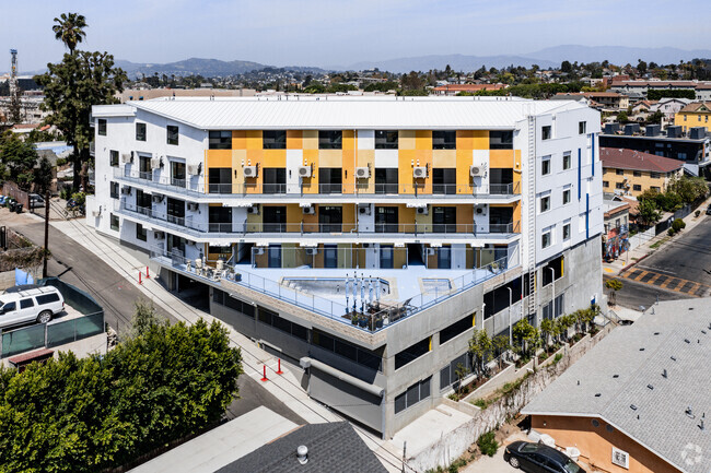 Building Photo - Canyon Apartments