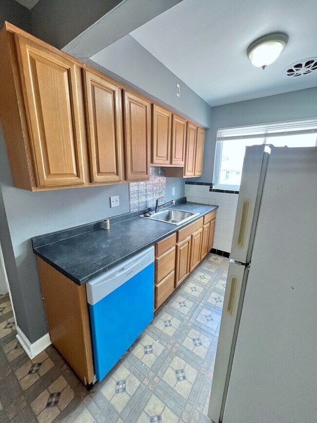 Building Photo - 2563 Marsh Ave