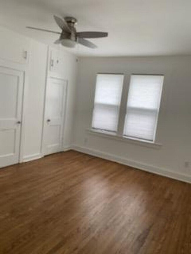 Foto del edificio - FOR LEASE!! Great location!