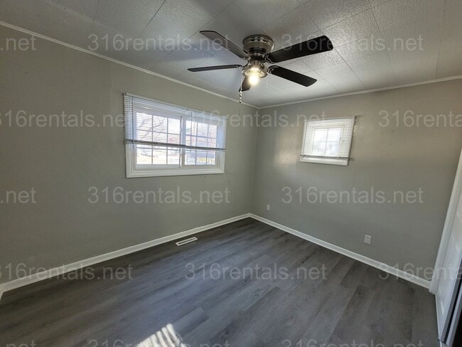 Building Photo - $875 - 2 bed 1 bath - Single Family Home
