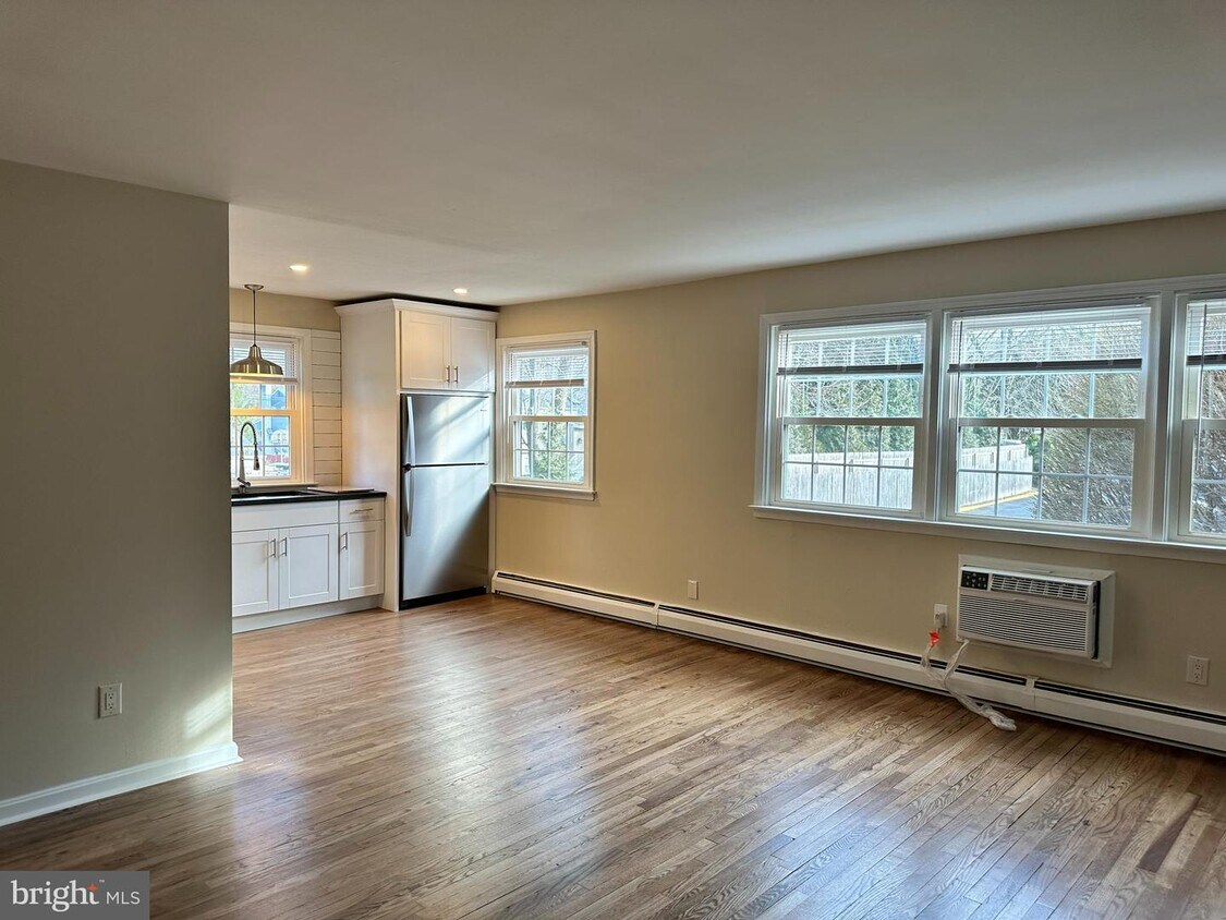 Foto principal - 403 S Main St