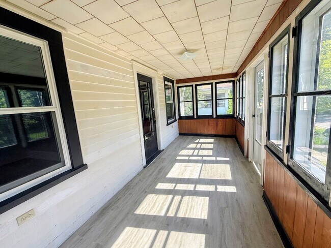 Foto del edificio - 751 Merton Ave