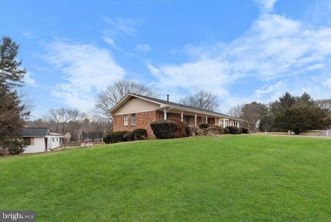 Building Photo - 24620 Marlboro Dr