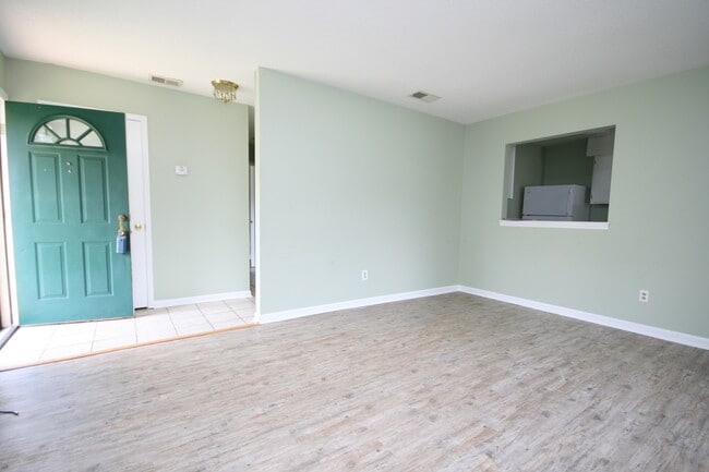 Building Photo - 115a Westscott Dr