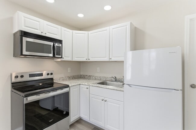 Building Photo - 109 N Cruze St