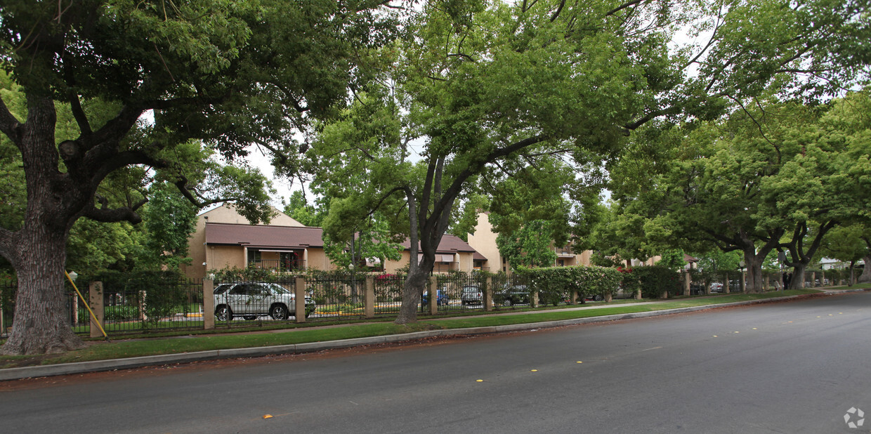 Foto del edificio - Emerson Village