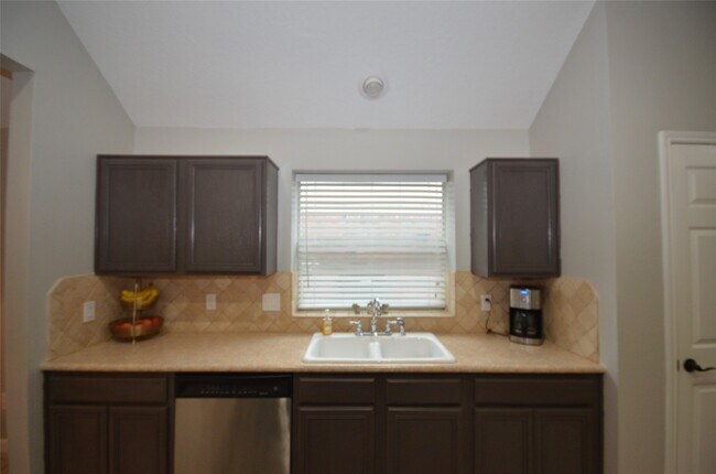 Foto del edificio - 5729 Forest Timbers Dr