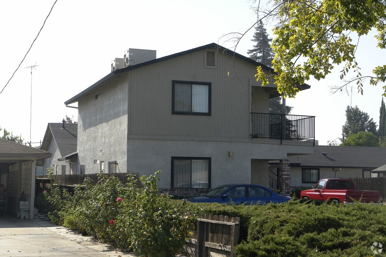 Primary Photo - 1560-1580 Grove Ave