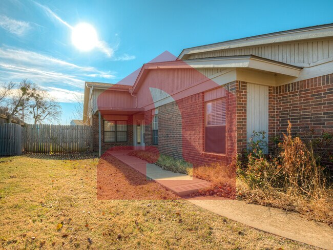 Foto del edificio - 2708 Silvertree Dr