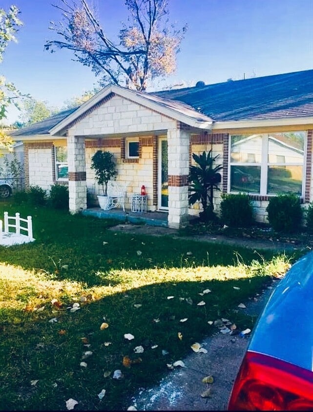 Photo - 536 Green Leaf Ln (Mesquite, TX)