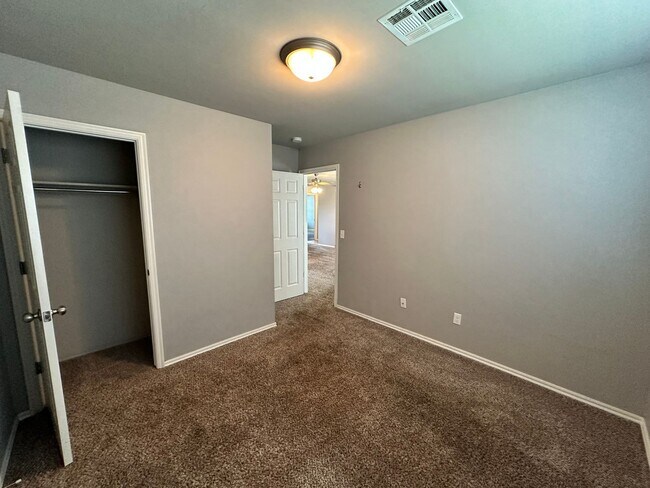 Foto del edificio - Beautiful 4 Bed 2 bath