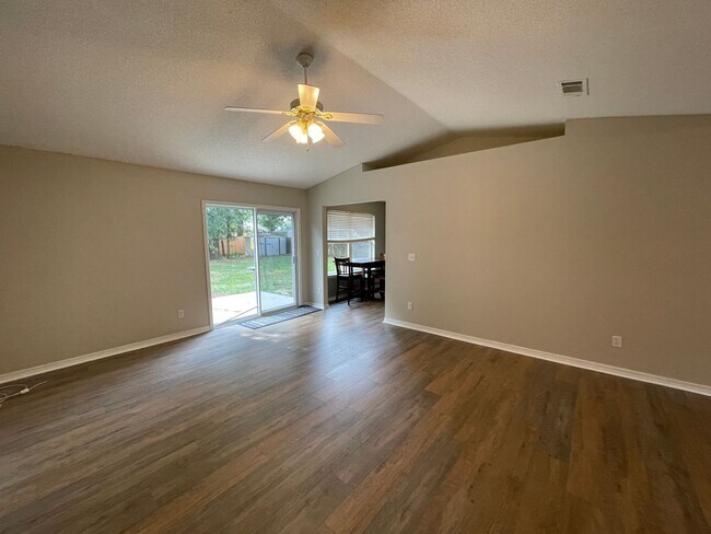 Building Photo - Excellent 3/2 in Milton
