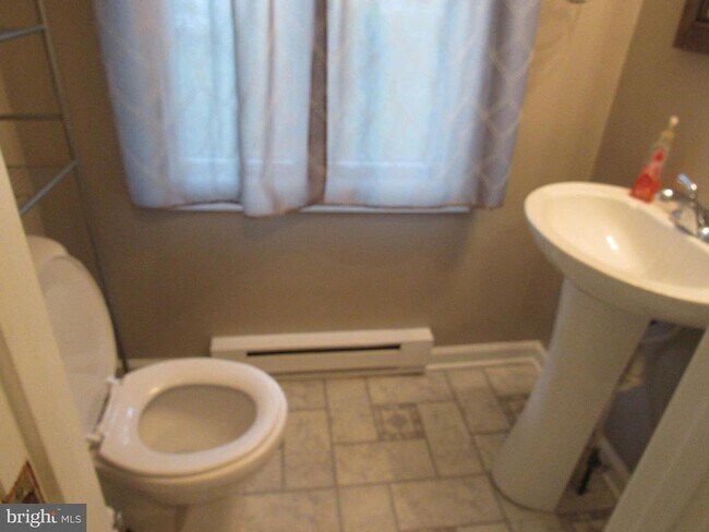 Foto del edificio - 203 W 5th Ave