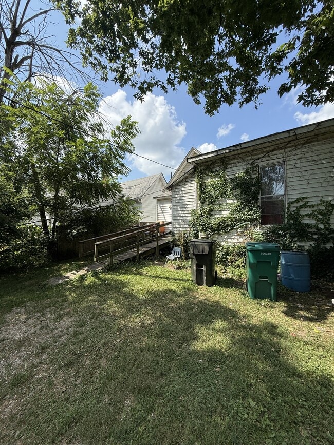 Building Photo - 1261 E Grand Ave