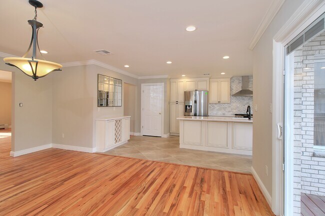 Building Photo - 2461 Rossett St