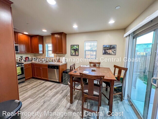 Building Photo - 3 br, 2.5 bath House - 504 Playa Circle