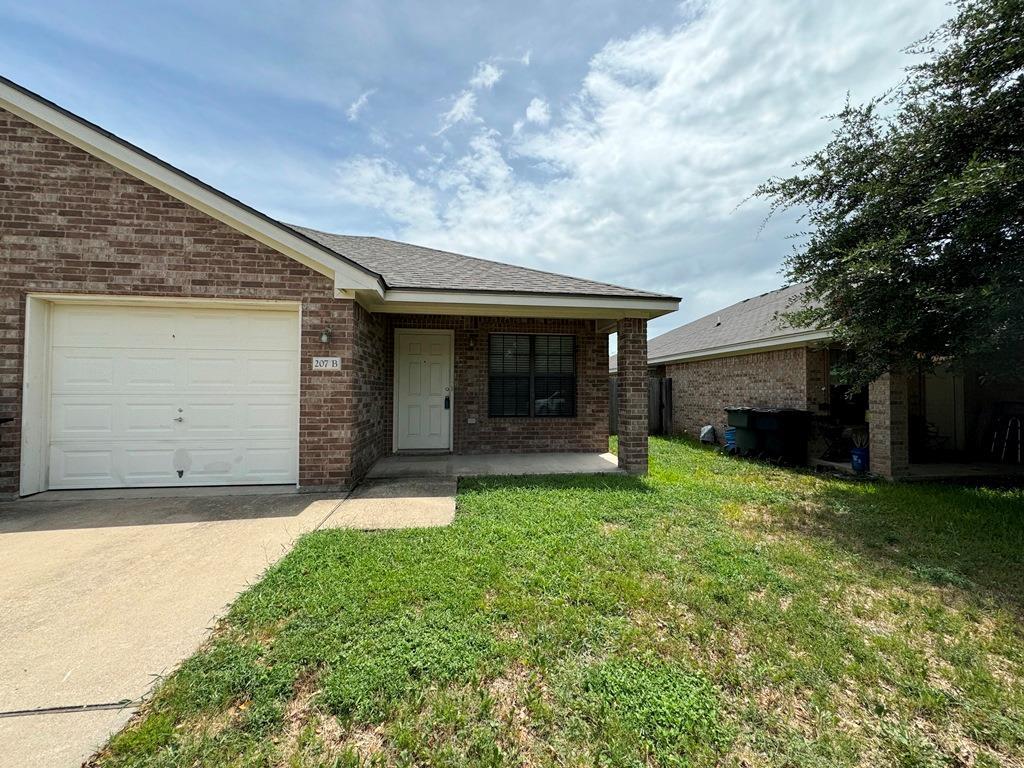 Primary Photo - 207 B Andy Ln