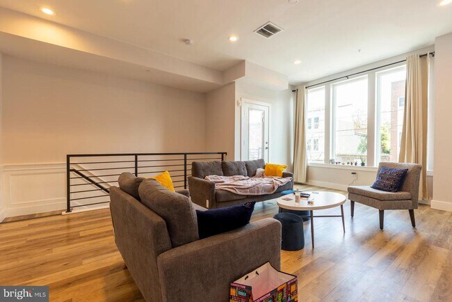 Foto del edificio - 1850 Frankford Ave