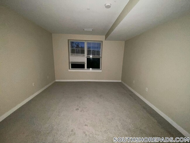 Building Photo - 20 Pond St