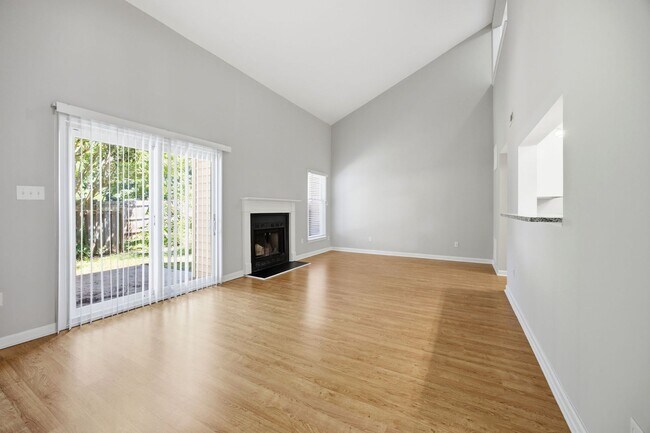 Building Photo - Beautiful Durham 2 Bed Condo | Minutes from RTP & Southpoint