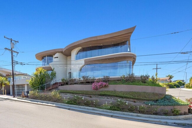 Building Photo - Contemporary Luxury in Point Loma