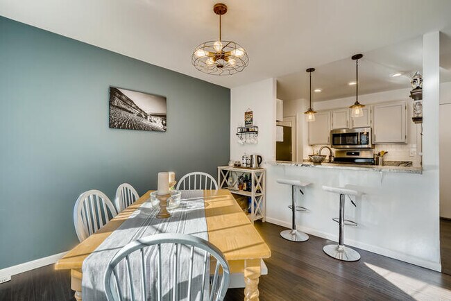 Comedor - 1906 S Balsam St