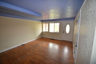 Building Photo - 2717-2723 Sheridan Blvd