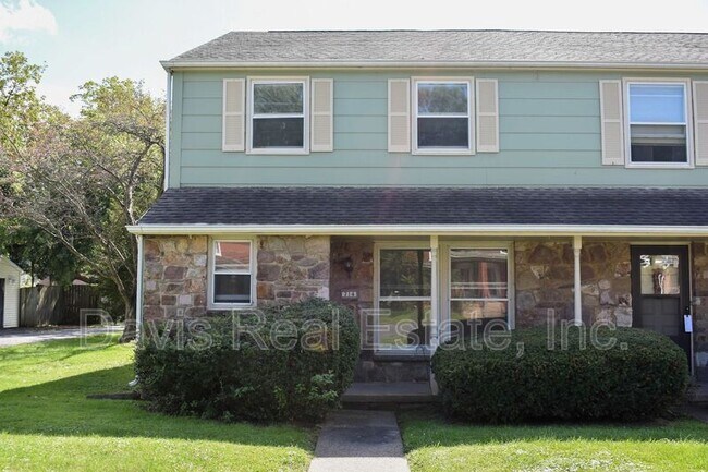 Building Photo - 708-714 E Main St