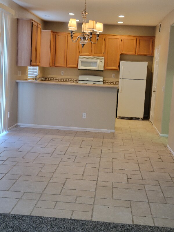 Building Photo - 899 Fieldview Ave