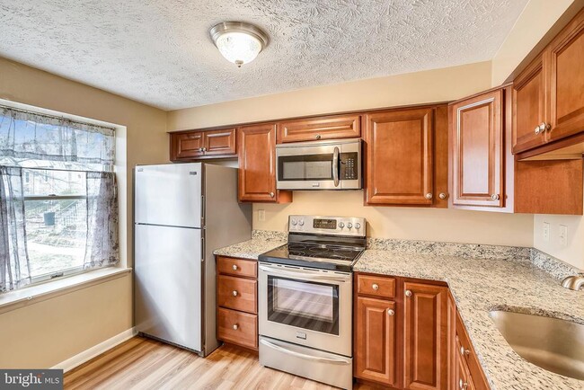 Building Photo - 5857 Clarendon Springs Pl