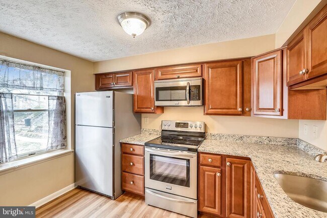 Foto del edificio - 5857 Clarendon Springs Pl