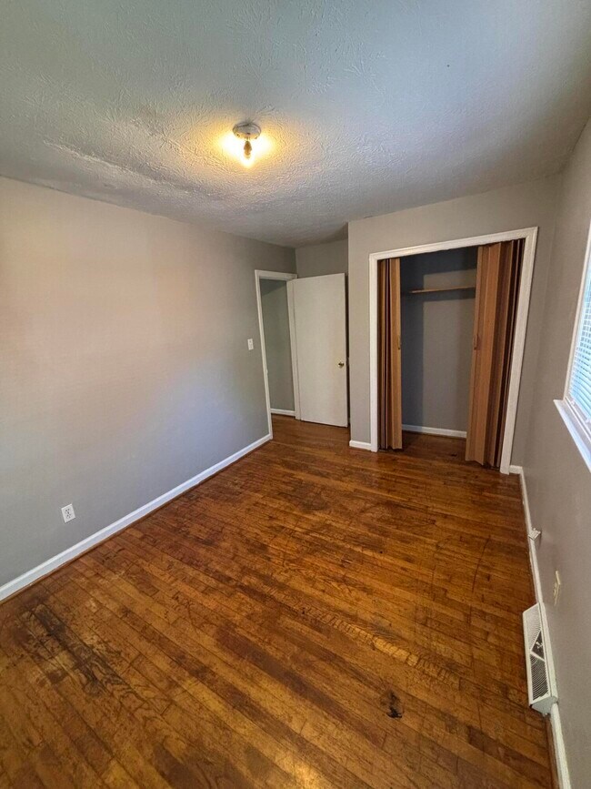 Foto del edificio - 613 Anniston Dr