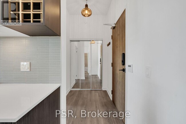 Photo du bâtiment - 100 Eagle Rock Way